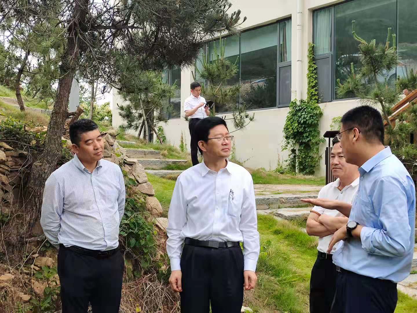 双方抵达日照岚山区,参加了由刘峰梅刘书记等政府领导班子召开的座谈
